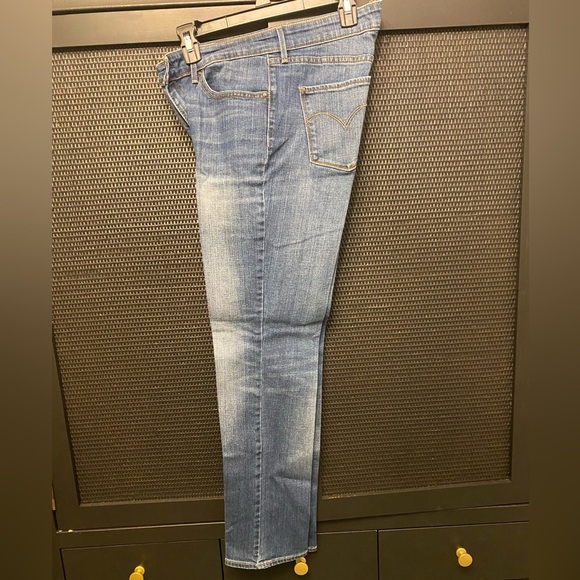 Levi’s Demi Curve Classic Rise Slim Women’s Jean - Picture 2 of 11